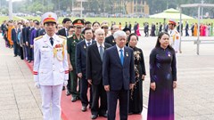 Đoàn đại biểu dự Đại hội toàn quốc MTTQ Việt Nam vào Lăng viếng Chủ tịch Hồ Chí Minh