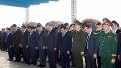 Tổng Bí thư Tô Lâm dâng hương tưởng nhớ các bậc lãnh đạo tiền bối