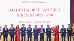 Thủ tướng đề nghị ngành Ngoại giao góp phần quốc tế hóa văn hóa dân tộc và dân tộc hóa tinh hoa văn hóa thế giới
