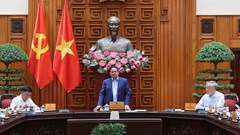 Bằng mọi giá tiếp cận các khu vực đang bị lũ chia cắt để tiếp tế cho người dân