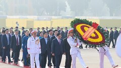 Đoàn đại biểu dự Đại hội Đảng bộ Chính phủ vào Lăng viếng Chủ tịch Hồ Chí Minh