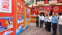 Triển lãm tranh cổ động tấm lớn tuyên truyền Đại hội Đảng 