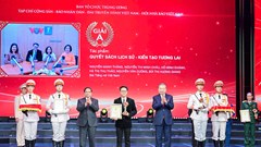 Tuyên dương 96 Bí thư Chi bộ xuất sắc và trao Giải Búa liềm vàng lần thứ X 