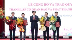 Hà Nội công bố và trao quyết định thành lập cơ quan Báo và phát thanh, truyền hình