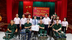 Thủ tướng Chính phủ yêu cầu hoàn thành trao tặng quà cho người có công nhân dịp Lễ 30.4 trước ngày 28.4