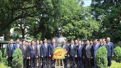 Tổng Bí thư, Chủ tịch nước Tô Lâm đặt vòng hoa tại Khu tưởng niệm Mahatma Gandhi và tượng Chủ tịch Hồ Chí Minh (Ấn Độ)