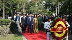 Tổng Bí thư, Chủ tịch nước Tô Lâm dâng hoa tại Tượng đài Chủ tịch Hồ Chí Minh ở Philippines