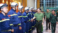 Thứ trưởng Lê Văn Tuyến tiễn Đội cứu nạn, cứu hộ Bộ Công an lên đường đến Venezuela