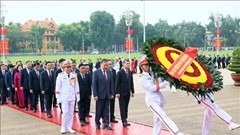 Ban Chấp hành Trung ương Đảng vào Lăng viếng Chủ tịch Hồ Chí Minh
