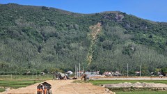 Bao giờ người dân vùng sạt lở núi Cấm đến khu tái định cư mới?