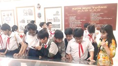 Gần 300 học sinh trải nghiệm nghệ thuật truyền thống