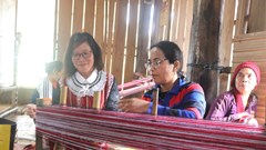 Người Ba Na bảo tồn nghề dệt thổ cẩm