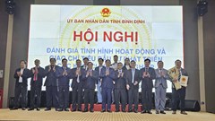 Bình Định trao quyết định giao chỉ tiêu đầu tư cho 52 khu, cụm công nghiệp