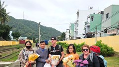 Bình Định đón những vị khách trên chuyến tàu hỏa đầu tiên đến Ga Quy Nhơn năm 2025