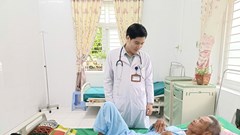 Bác sĩ trẻ người Ba Na hết lòng vì bệnh nhân