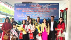 Những du khách đầu tiên đi bằng tàu hỏa “xông đất” Bình Định