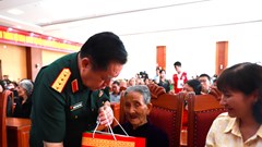 Chủ nhiệm Tổng cục Chính trị thăm, tặng quà gia đình chính sách tại Gia Lai