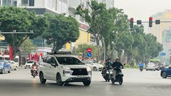 Xăng E10 bán đại trà ngày đầu: Lượng tiêu thụ dần ổn định, người dùng bắt đầu làm quen
