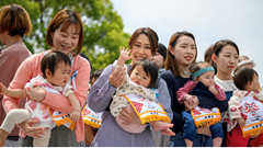 Trẻ em Nhật Bản từ 14 tuổi trở xuống chỉ chiếm khoảng 12% dân số 