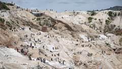 “Cơn khát công nghệ” đẩy CHDC Congo vào cuộc đua khai thác mỏ coltan