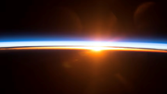 Trái Đất ngày càng xa Mặt Trời