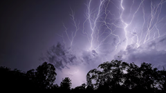 Phát hiện tia sét đánh bất ngờ dài gần 829 km