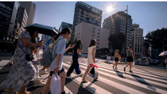 Nắng nóng kỷ lục ở châu Á, tuyết rơi bất ngờ ở Đông Úc