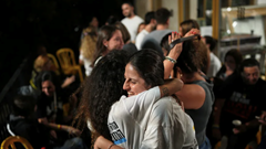 Niềm vui vỡ oà của người dân Palestine và Israel sau thỏa thuận ngừng bắn