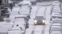 Tuyết và băng giá khiến hàng loạt chuyến bay, tuyến đường ở châu Âu bị tê liệt