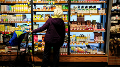 Niềm tin của người tiêu dùng Mỹ giảm xuống mức thấp nhất kể từ năm 2014