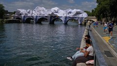 Chiêm ngưỡng nghệ thuật “hang động sắp đặt” trên cây cầu cổ nhất Paris