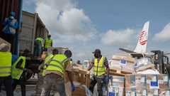 Hàng viện trợ đến thẳng tâm dịch Ebola ở Congo