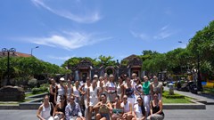 Đoàn Hoa hậu Hoàn vũ Australia 2024 tham quan phố cổ Hội An