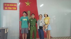 Công an xã ở Quảng Nam giúp du khách Hàn Quốc đi lạc đường đoàn tụ với gia đình