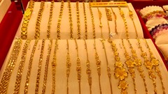 Giá vàng trong nước đứng yên, vẫn cao hơn thế giới gần 14 triệu đồng/lượng