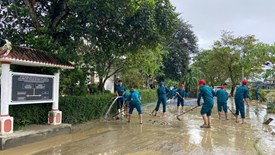 Dọn vệ sinh môi trường tại các di tích lưu niệm Chủ tịch Hồ Chí Minh