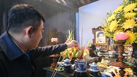 Dâng hương tưởng niệm 125 năm Ngày mất thân mẫu Chủ tịch Hồ Chí Minh