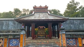 Tháo dỡ “công trình lạ” tại di tích lăng mộ Hoàng Thái hậu Từ Dụ