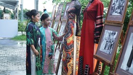 Triển lãm và trình diễn “Tri thức may, mặc áo dài Huế”