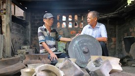 Làng đúc đồng Chú Tượng, còn ai giữ lửa?