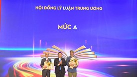 Báo Văn Hoá nhận tặng thưởng của Hội đồng Lý luận Trung ương