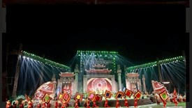 Tác giả Lê Thế Song kể câu chuyện lớn hơn về cội nguồn trong đêm khai hội Đền Hùng