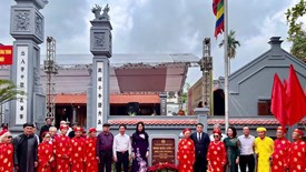 Gắn biển khánh thành công trình tu bổ đình Bắc Cầu 1