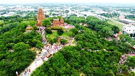 Bài 1 - Kiến tạo “Cung đường di sản Chăm“