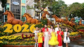 Đường hoa nghệ thuật TP. Cần Thơ phục vụ người dân đến Mùng 5 Tết