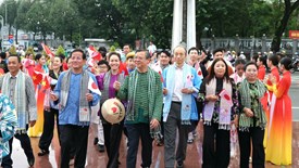 Cần Thơ: Tổ chức đi bộ, diễu hành trong trang phục truyền thống Việt Nam - Nhật Bản