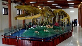  Hai bộ xương cá ông tại Lăng Tân bị hư hỏng nghiêm trọng