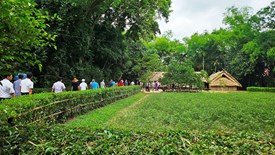 Tháng Năm về hội Làng Sen trên quê hương Bác