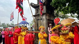 Ninh Bình: Hàng nghìn người “đội mưa” dự Lễ hội đền Thánh Nguyễn 2026