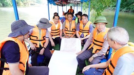Thứ trưởng Bộ VHTTDL Hoàng Đạo Cương khảo sát thực tế hồ Ba Bể